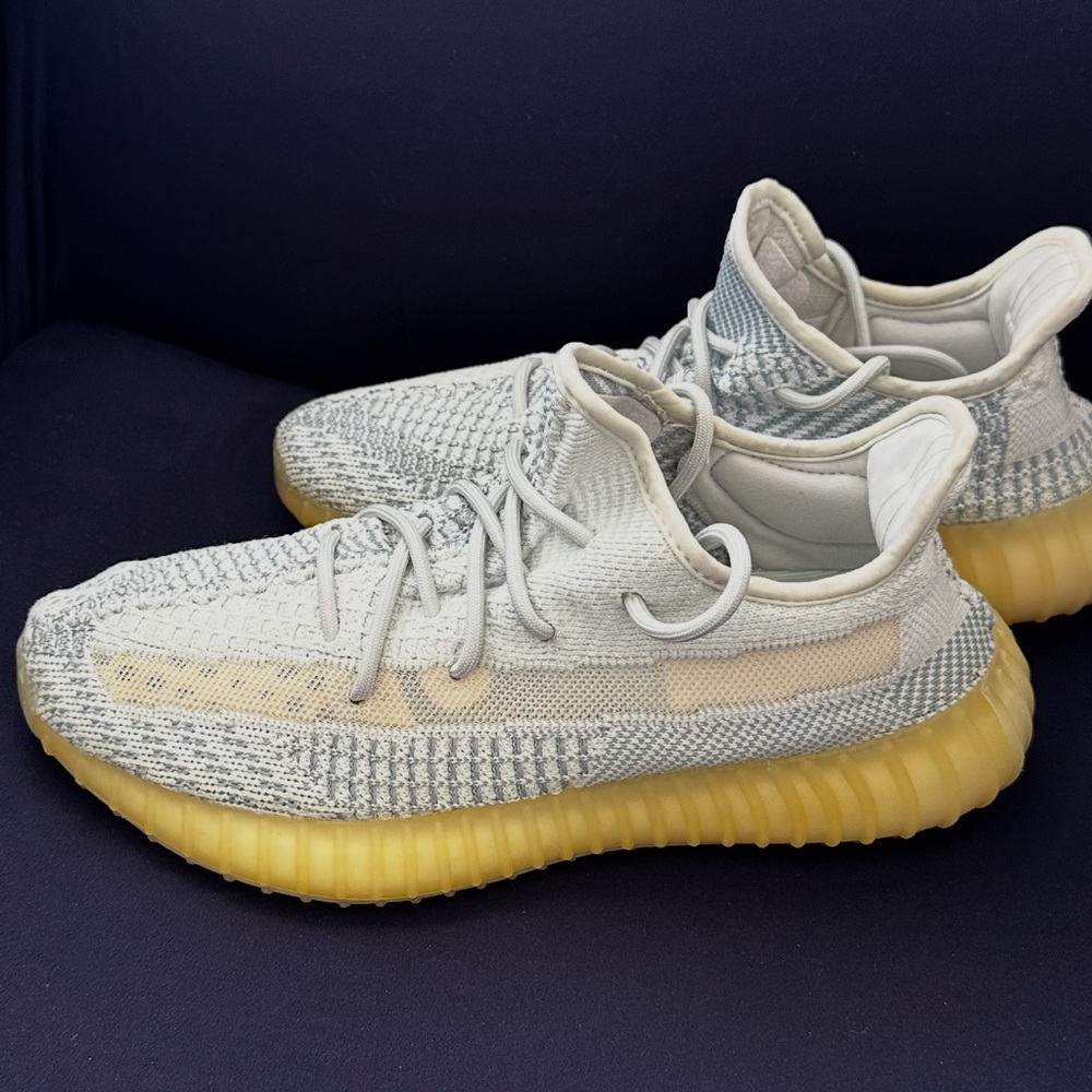 Adidas Yezzy 350 V2 cloud white men size 7 1/2
In excellent condition